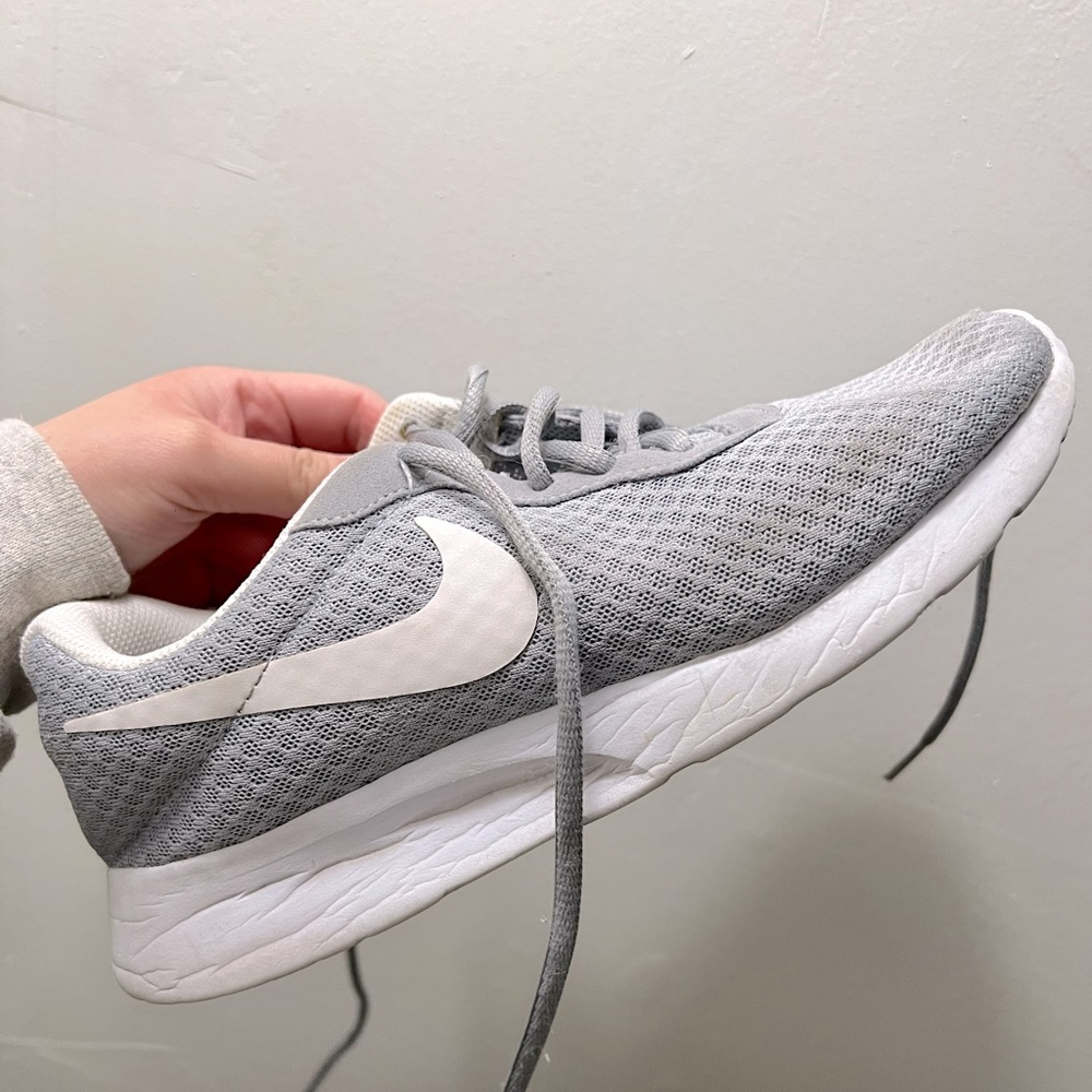 Nike women’s Roshe
